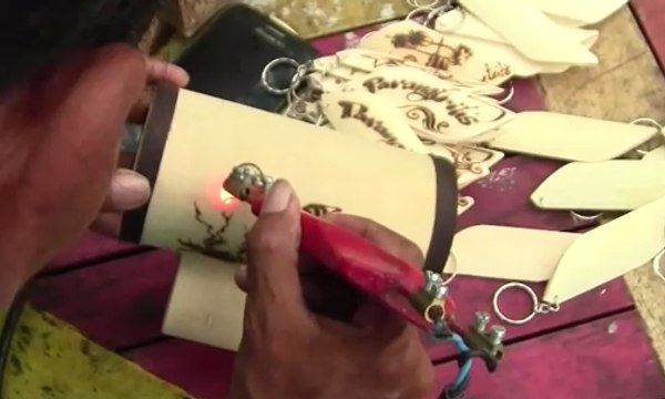 Kesenian Melukis Diatas Bambu