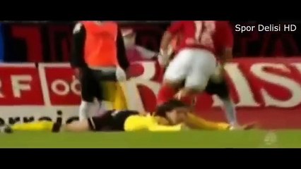 Futbolda En Komik Fauller ● Top 10 ● Sabri, Messi, Drogba, Dzeko, Bosingwa, Van Bommel