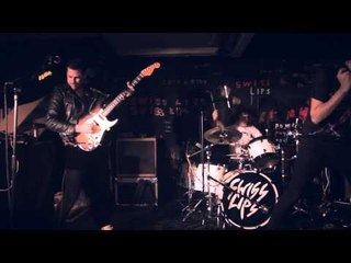 Swiss Lips - 'Danz' - Dropout Live AMP'D | Dropout UK