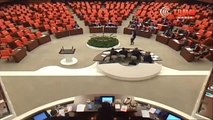 CHP'li Gülay Yedekçi 2018 Bütçesini Meclis Kürsüsünde Yırttı