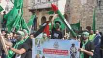 Partidarios de Hamás celebran 30 aniversario en Nablus