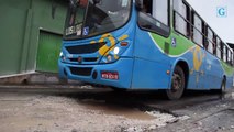 Cratera ao lado do Terminal de Jardim América atrapalha motoristas