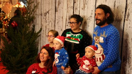 Attention les yeux, le pull moche de Noël débarque