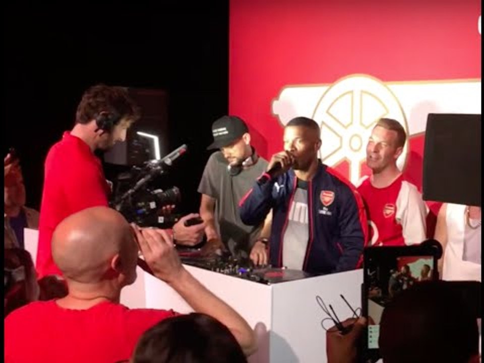 Oscar Winning Actor Jamie Foxx Starts Arsenal Chant