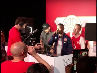 Oscar Winning Actor Jamie Foxx Starts Arsenal Chant