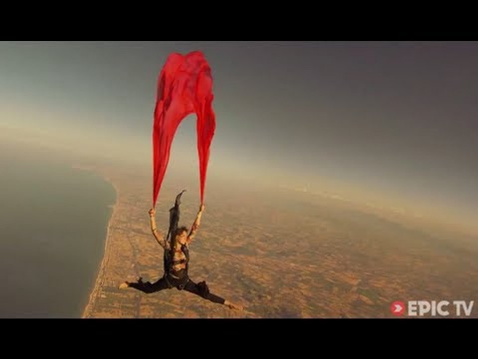 Modeling, Manatees & Skydiving Madness | Robertalicious, Ep. 2