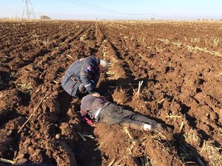 80 Yaşındaki Kayıp Dede, 2 Gün Sonra Tarlada Bitkin Halde Bulundu