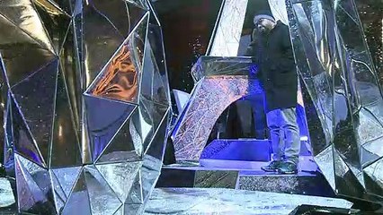 Manchots, décor nordique: la tour Eiffel rhabillée pour l'hiver