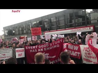 Wenger Out Protesters March On The Arsenal Directors Diamond Club