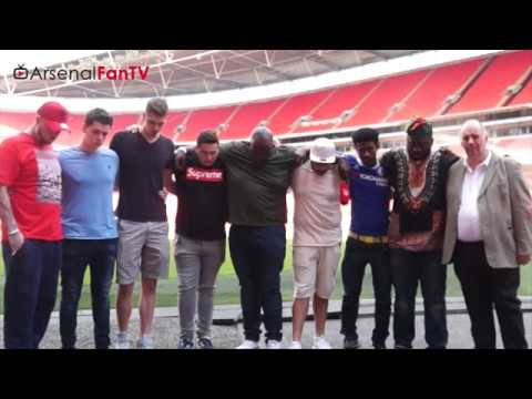 Arsenal & Chelsea Fans Observe Minutes Silence at Wembley For Manchester Terror Attack Victims