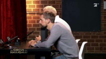 Aushalten - Nicht lachen (Tag Team Edition) - Teil 2 _ Circus Halligalli _ ProSieben-ozg4_OuPing