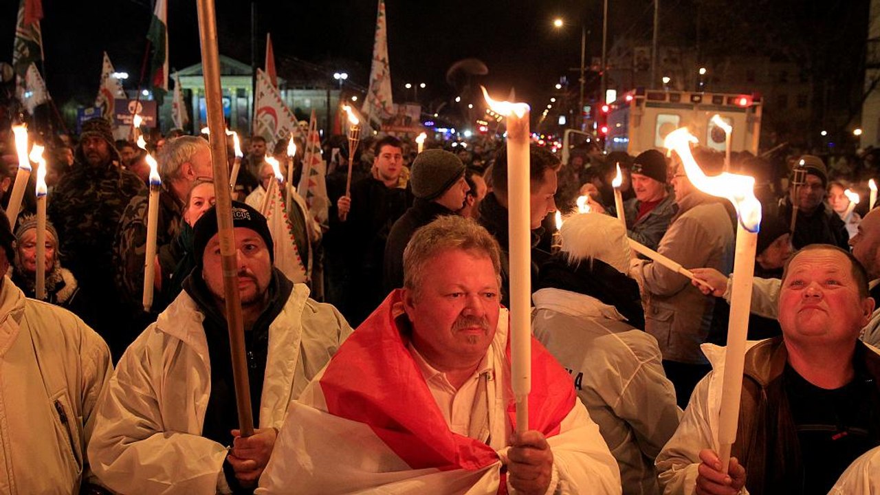Ungarn: Linke und Rechtsextreme demonstrieren gemeinsam gegen Regierung