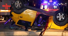 Fatih'te Korkunç Kaza! Önce Refüje Sonra Direğe Çarpan Taksi Ters Döndü: 1 Ölü, 3 Yaralı