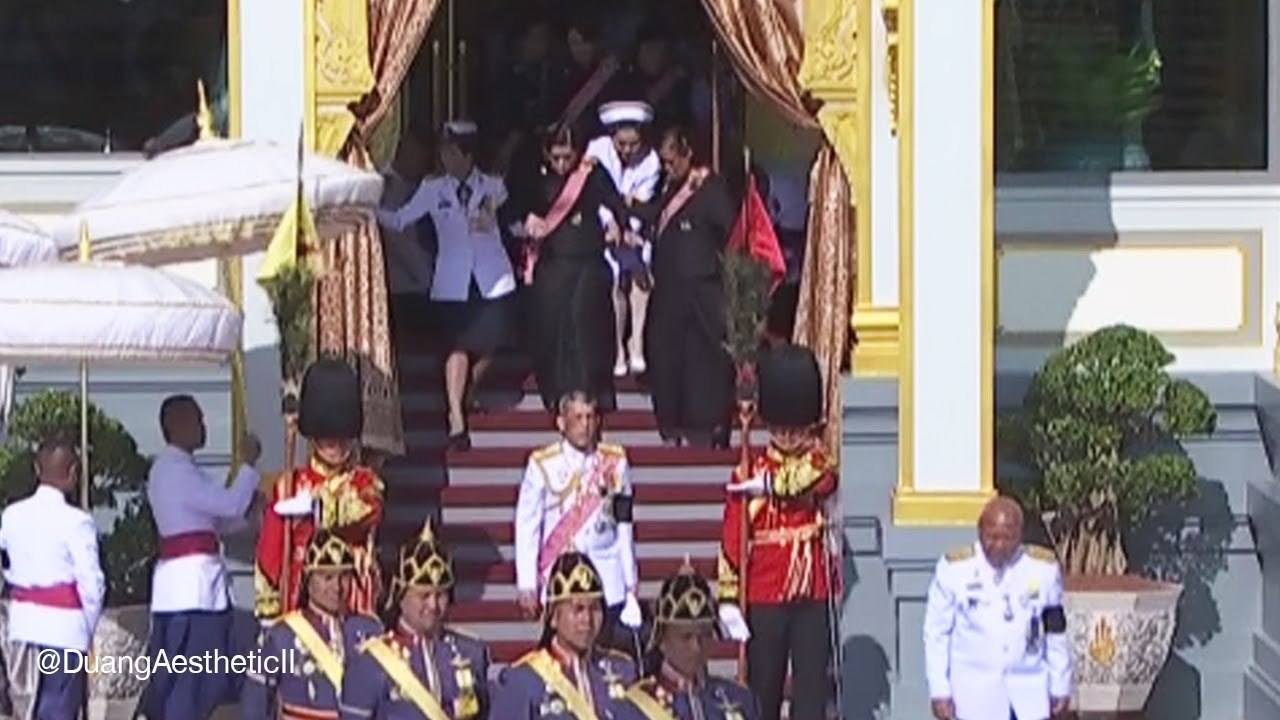 สุดตื้นตัน!! "สมเด็จพระเทพ" คอยประคอง "เจ้าฟ้าหญิงจุฬาภรณ์" "ในหลวง" ทรงห่วง หันไปดูตลอด
