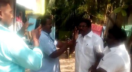 இரட்டை இலை தரப்பில் பணம் கொடுத்தவர்களை  மடக்கி பிடித்த மக்கள்-வீடியோ