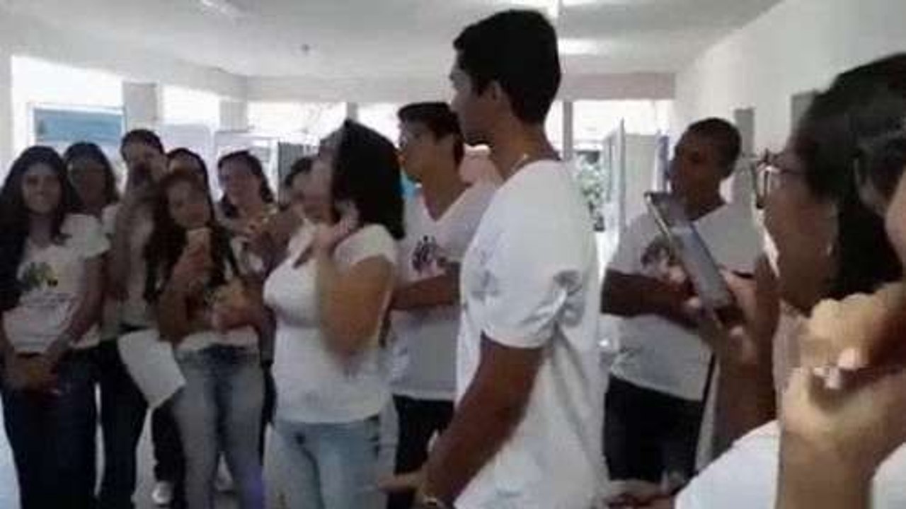 Teacher Shows Students How To Put A Condom On With Her Mouth - Vidéo  Dailymotion