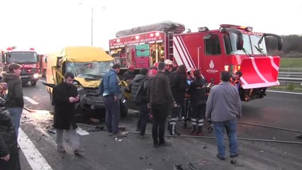 Hafif Ticari Araç, Hafriyat Kamyonuna Çarptı