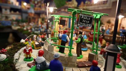 Défilé de santons dans le village de Roquebrune