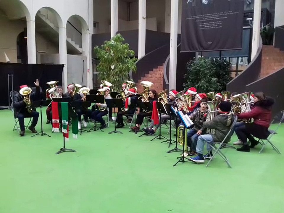Concert Christmas tuba, à Mâcon