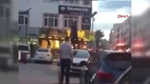 İzmir Otomobilinin Üzerine Çıkıp Uzun Namlulu Silahla Ateş Actı