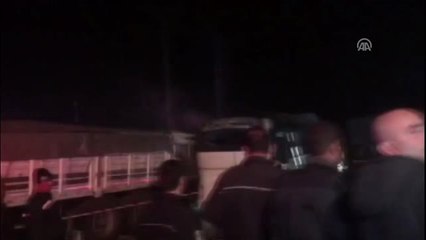 Adana'da Tır ile Otobüs Çarpıştı - Kazada Çok Sayıda Tarım İşçisi Yaralandı