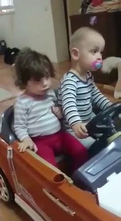 Hey les gamins, faut pas conduire bourré et fatigué! Ahaha