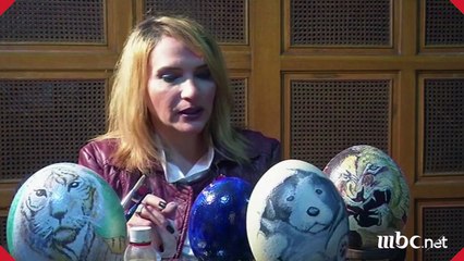 مصرية تصنع تحفًا من بيض النعام