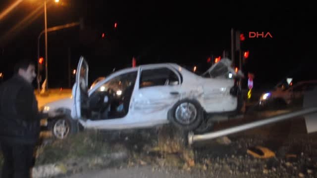 Sakarya Yaralıları Taşıyan Ambulans, Otomobille Çarpıştı 3 Yaralı