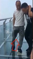 Cam Köprüde Kırılma Şakası (Adam Altına İşedi)