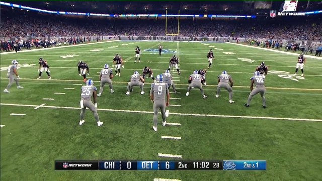 Marvin Jones zig-zags away from defenders in open field for first down