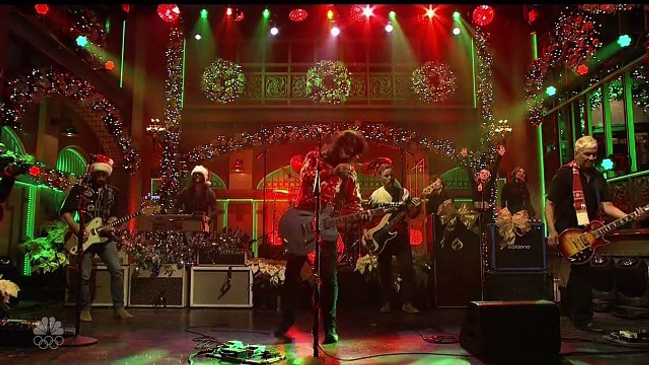 Foo Fighters - "Christmas Medley"