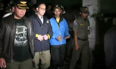 Anies Lakukan Pengecekan Tanggul di Jati Padang