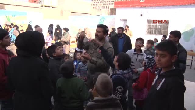 Gaziantep Suriye'de Çocukların Türk Polis Sevgisi