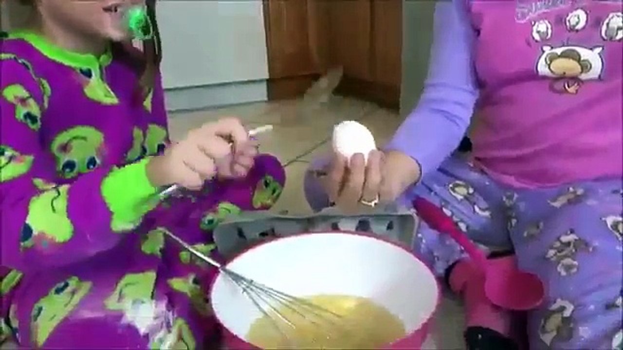 Bad Baby Cake Baking Fail Victoria Annabelle Freak Daddy Toy Freaks Family