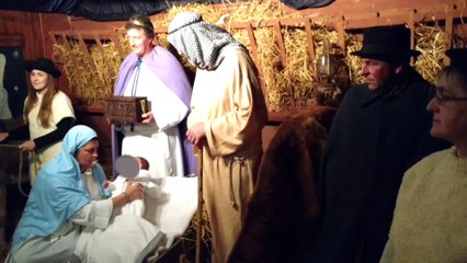 Jacqueline Galant avec son fils dans une crèche vivante