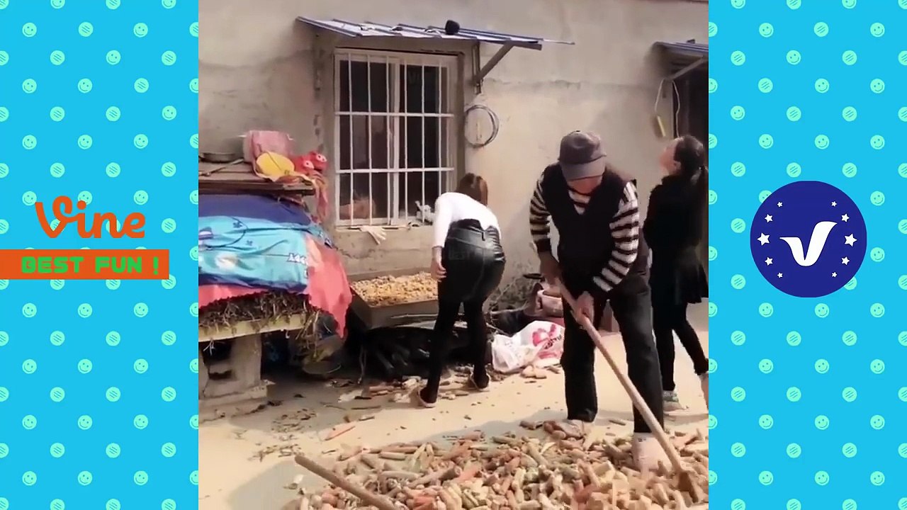 Funny Videos 2017 ● People doing stupid things E2