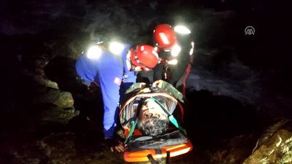 Yaralıyı Denizde Yüzdürerek Kurtardılar