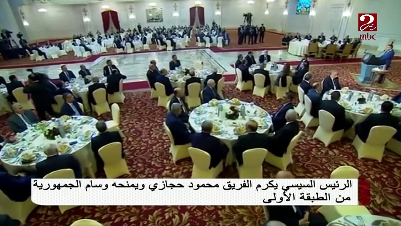 الرئيس السيسي يمنح الفريق محمود حجازي وسام الجمهورية من الطبقة الأولى
