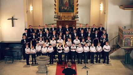 Une chorale chante Noël sous piments
