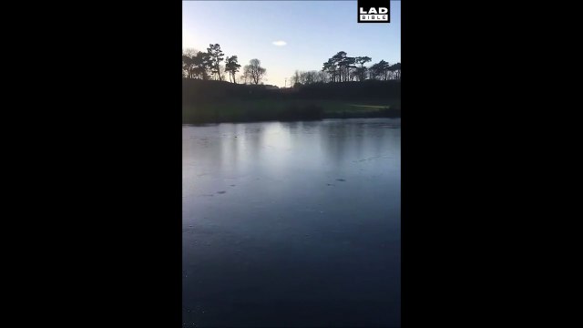 Ce qu'on peut croiser sur un lac gelé en hiver au canada...