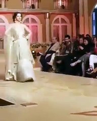 Saba Qamar-Bhaag Girl Slipped very badly on Hum Coture Week Ramp Day2