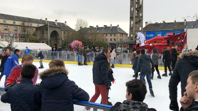 Noël. Beaucoup de monde et... des loups au centre-ville