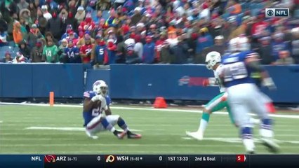 Tyrod Taylor scrambles to escape pressure, finds Shady for a first down