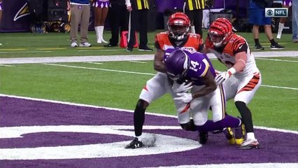 Keenum ropes 20-yard TD pass between two defenders to Diggs