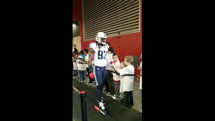 Titans players high-five kids before running onto field