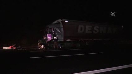 Kimyasal Madde Taşıyan Tır Demir Yüklü Tıra Çarptı: 1 Yaralı