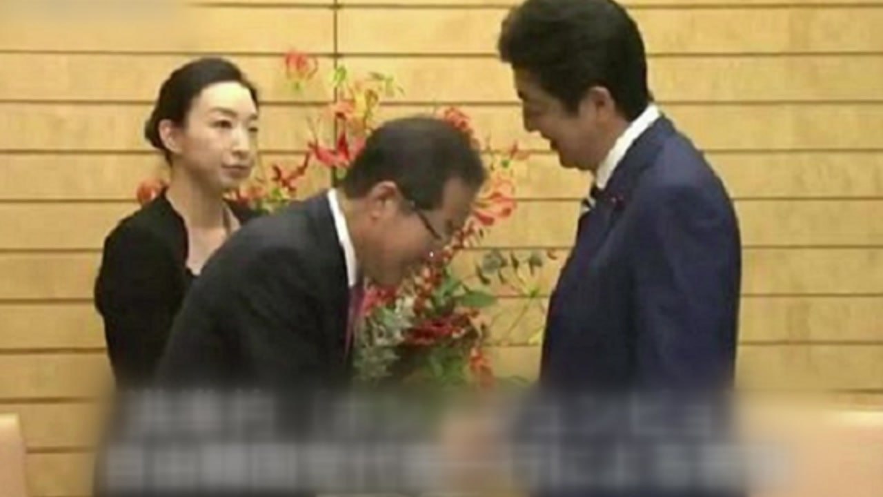 아베에 머리 조아린 홍준표?..."악마의 편집, 물타기" / YTN