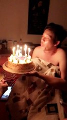 Clip: Con trai hotboy về dự sinh nhật bố Hoài Linh