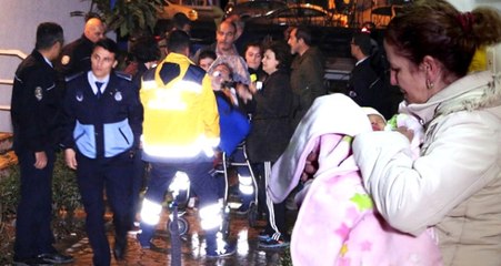 Bilgisayar Bomba Gibi Patladı, Çıkan Yangında 20 Kişi Dumandan Etkilendi