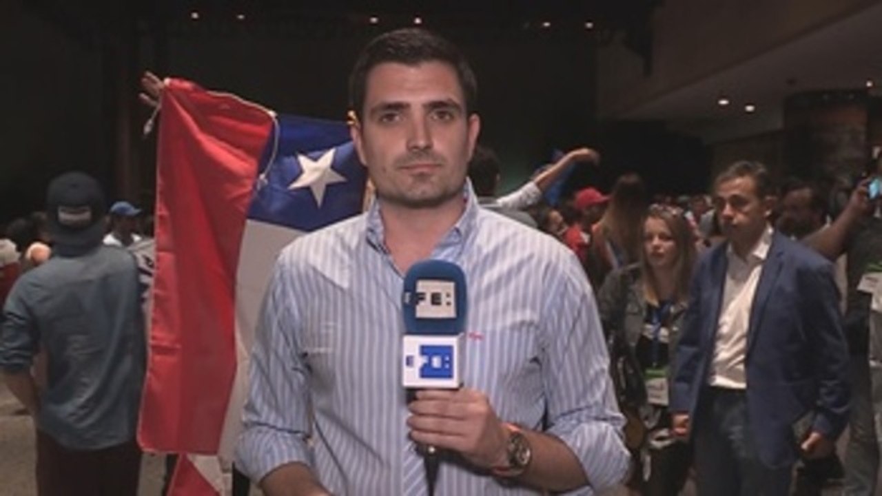 Informe a cámara: Euforia, risas y abrazos para celebrar los "tiempos mejores" de Piñera